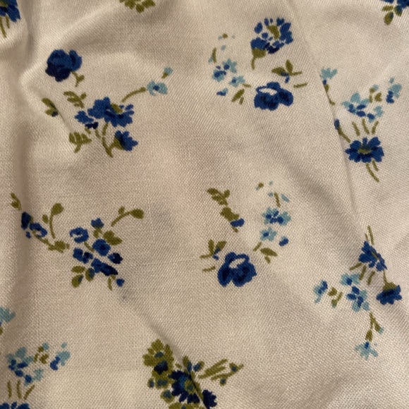 Hollister Floral White and Blue cami Top - Picture 2 of 4